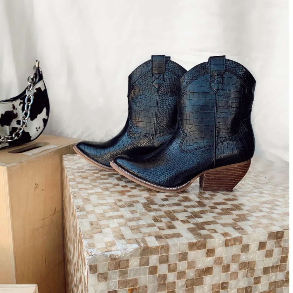 VESTIQUE Booties